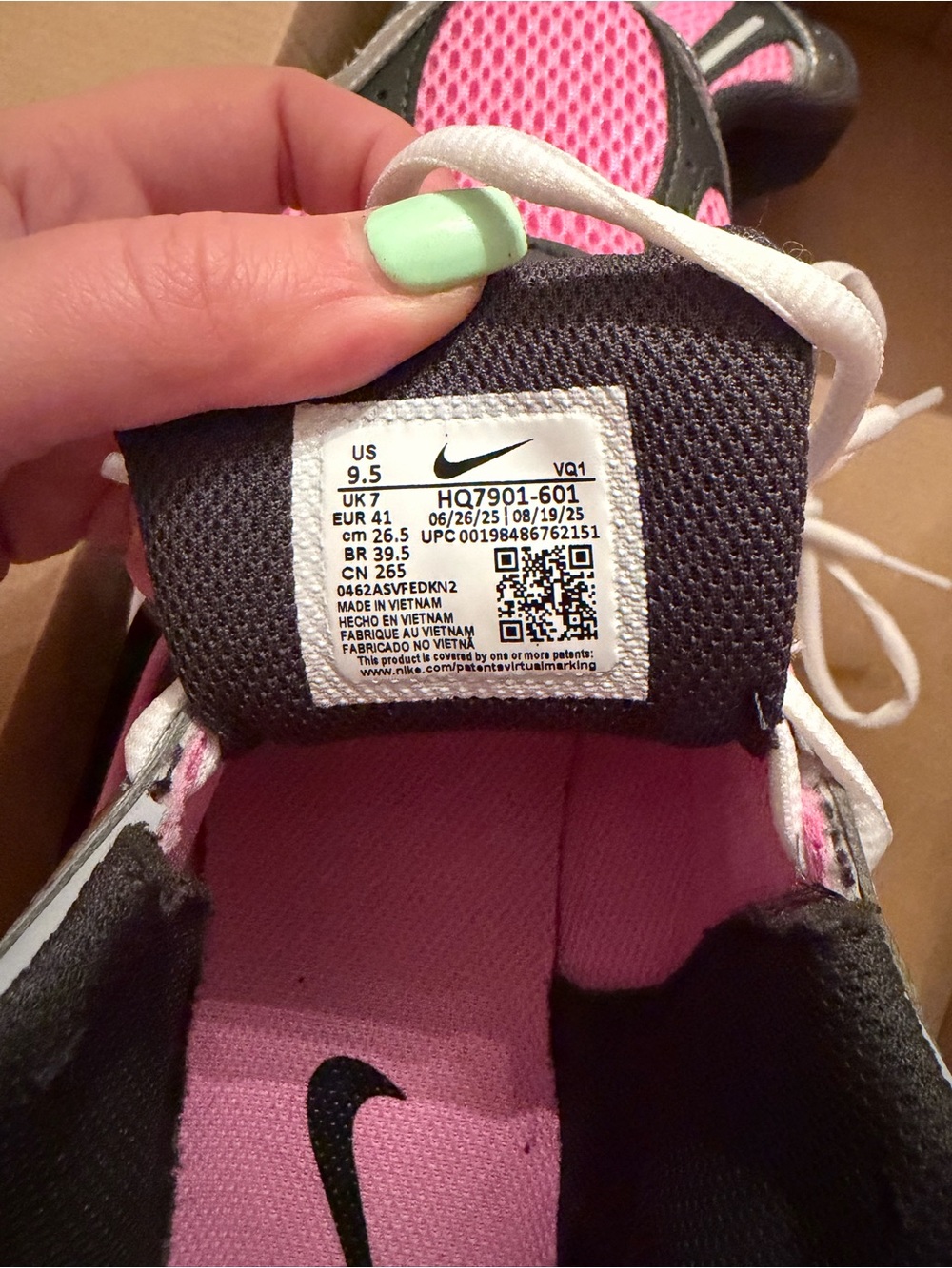 NIB Nike Women’s V5 RNR Black, Pink, & Silver Shoe Size 9.5 - Picture 6 of 7